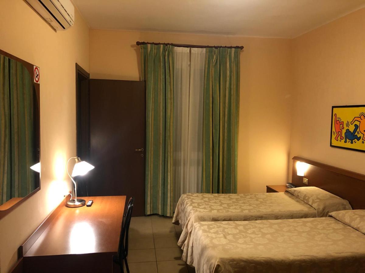 Hotel Paradiso Милан Экстерьер фото