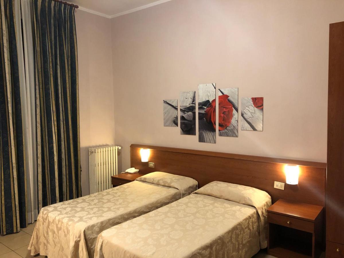 Hotel Paradiso Милан Экстерьер фото