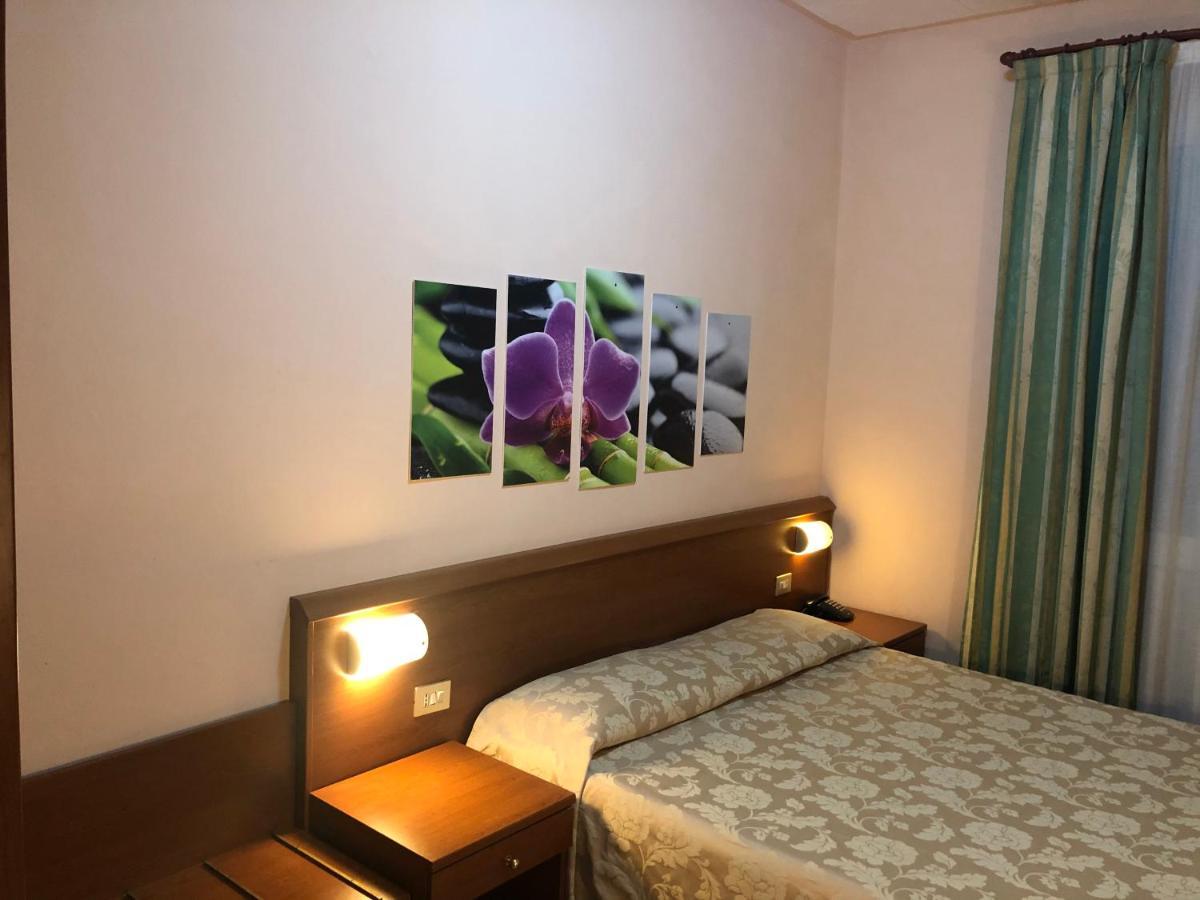 Hotel Paradiso Милан Экстерьер фото