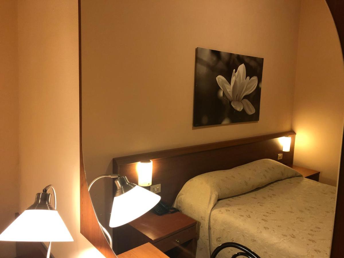 Hotel Paradiso Милан Экстерьер фото