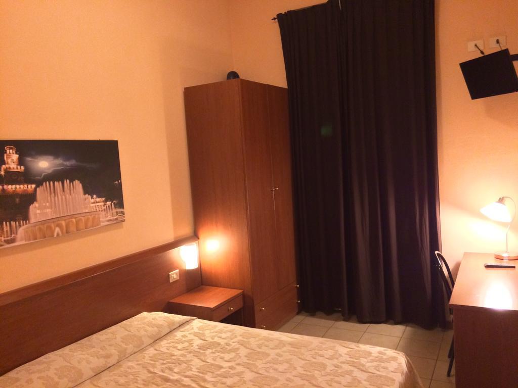 Hotel Paradiso Милан Экстерьер фото