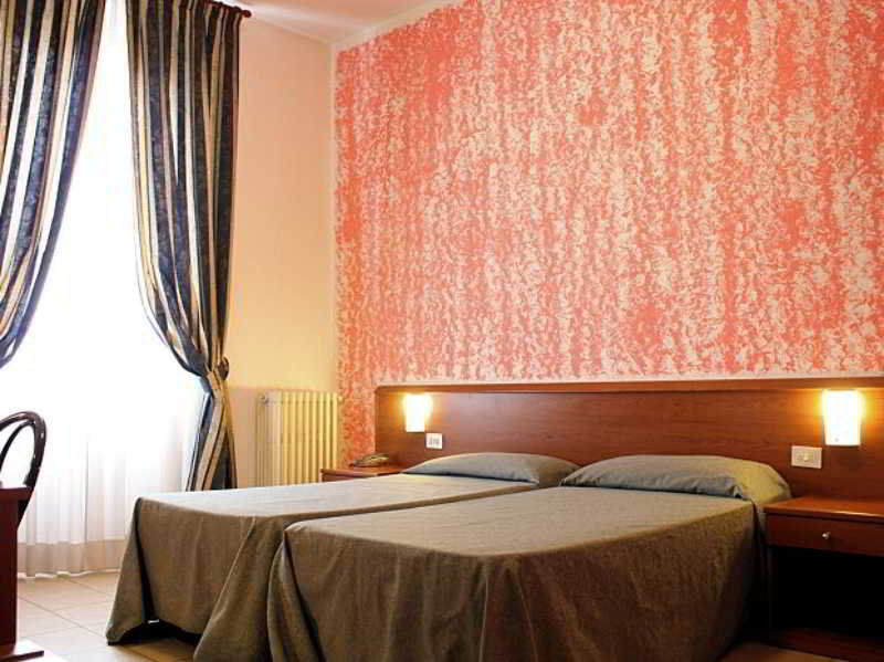 Hotel Paradiso Милан Экстерьер фото