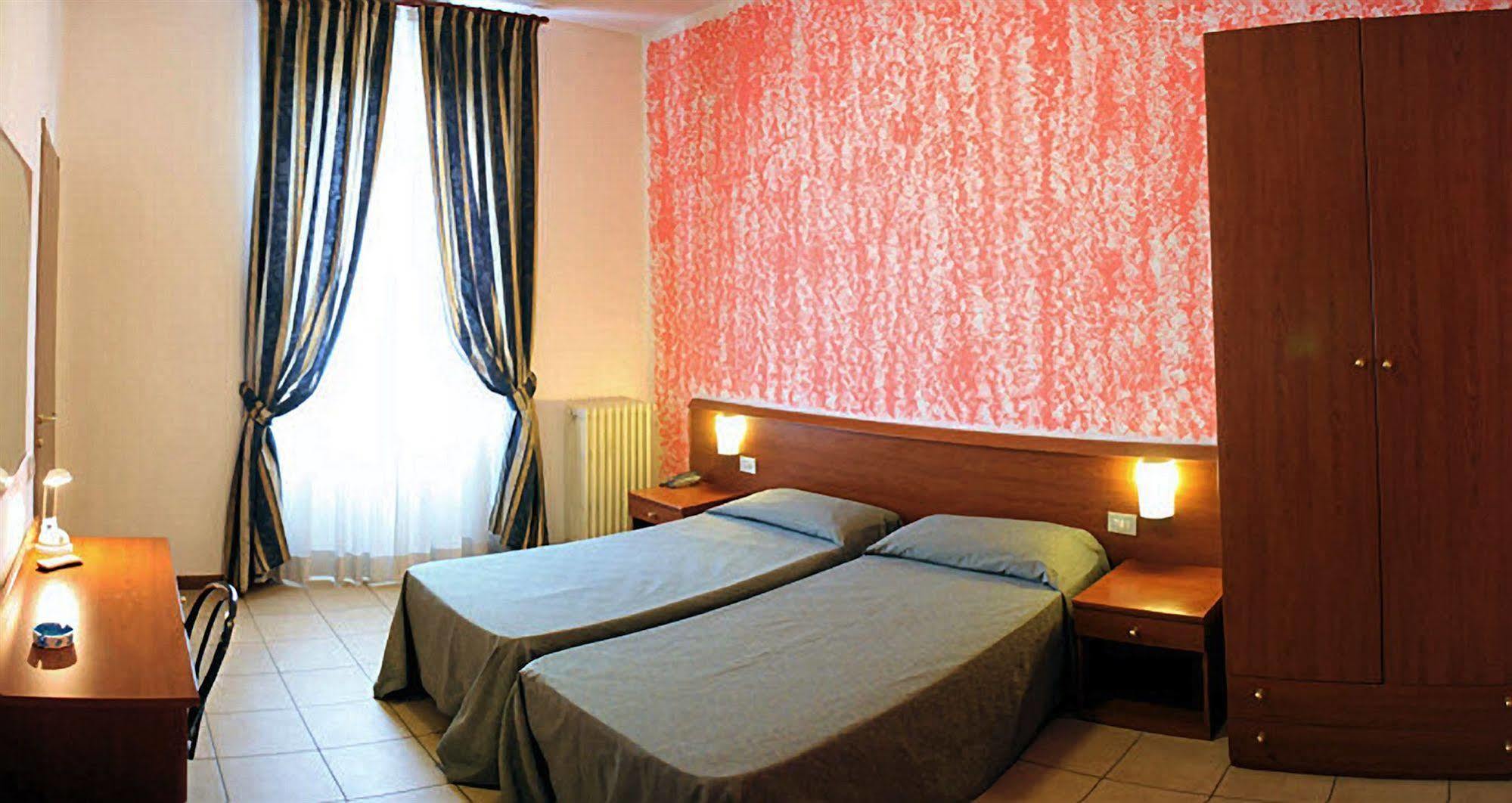 Hotel Paradiso Милан Экстерьер фото